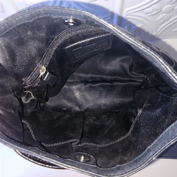 Coach Authentic Signature Black & Tan Handbag - Picture 8 of 9